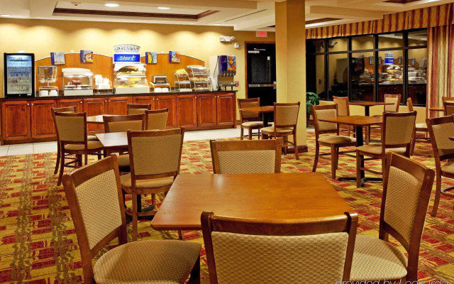 Holiday Inn Express Hotel & Suites Hardeeville - Hilton Head