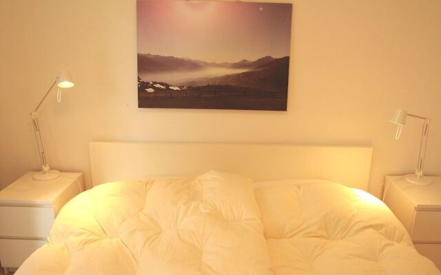 Spacious & Central - Rainbow B