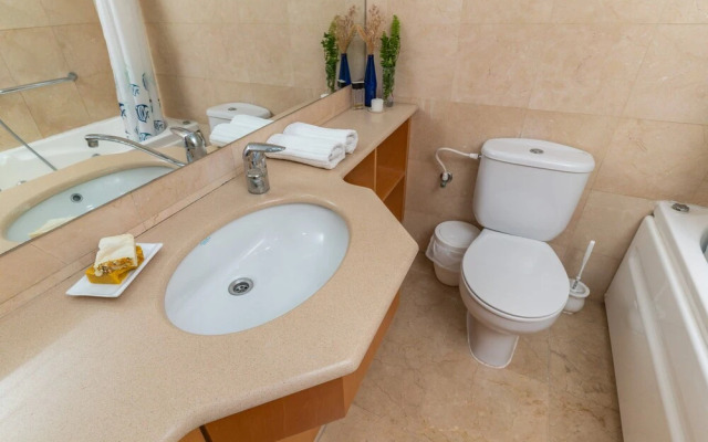DeluxeApartment with Views of the Marina