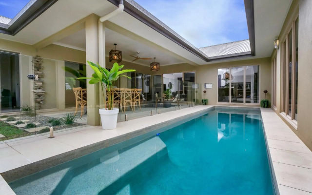 Escapades @ Palm Cove