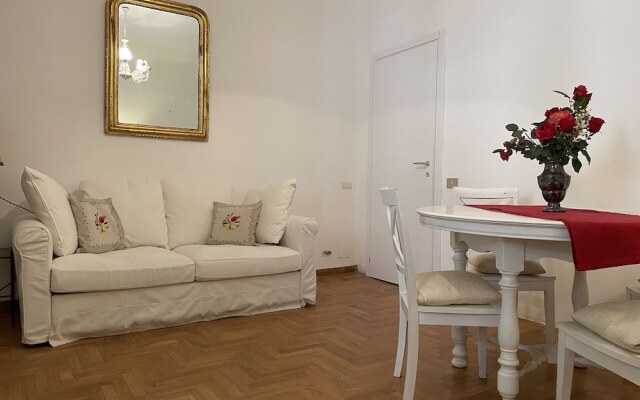 Elegant Apt-typical Roman Palazzina Pz Alessandria