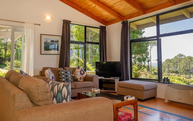 Hahei Hideaway - Hahei Holiday Home – Balcony – Hahei
