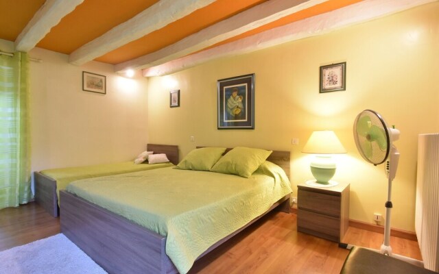 Cozy Holiday Home in Villefranche-du-Perigord with TV