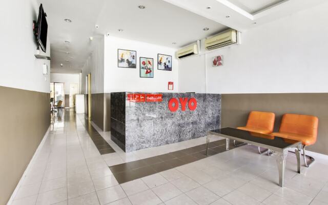 OYO 89615 T Family Hotel