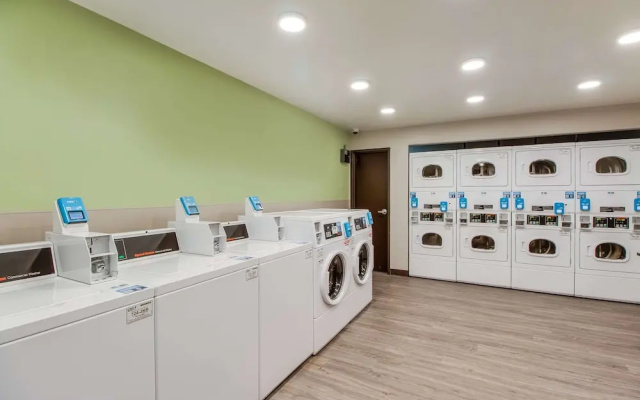 Woodspring Suites Bakersfield Airport