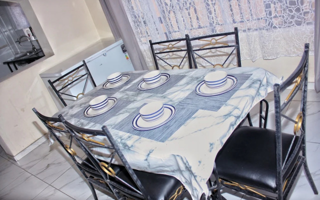 Manacomfy - 14bed House - 4 Baths - Victoria Falls