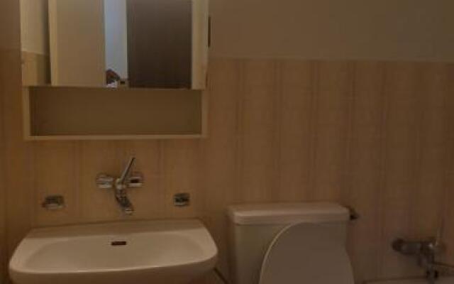 Lovely 1-bedroom rental unit with bath tub.