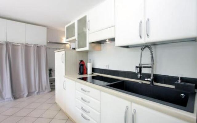 Beautiful studio close to beach private parking