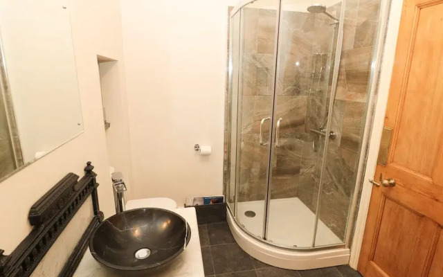 Whinstones at 4 The Villas