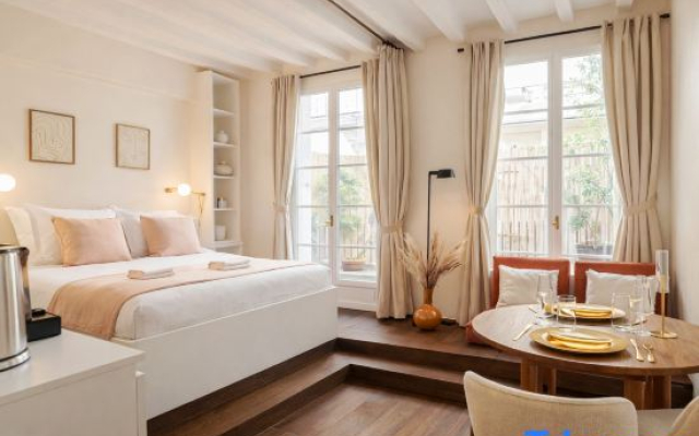 Notre-Dame studio with lift & terrace views