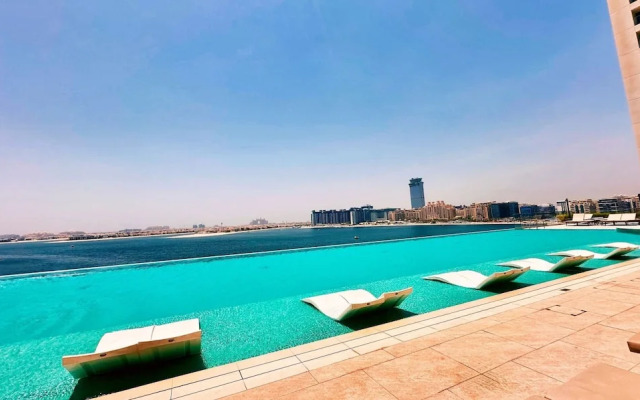Contemporary 1BR w Dubai Marina Glimpse