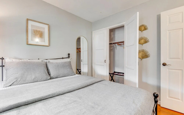 Centrally Located Burbank Duplex Near Hollywood!