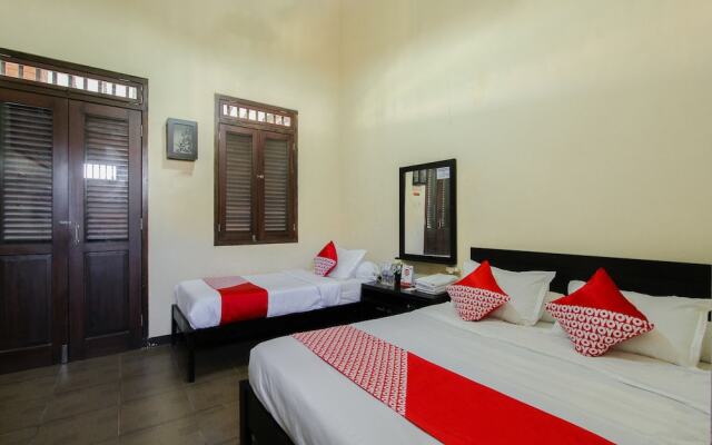 OYO 1361 Singosari Family Residence