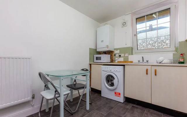 Whitman House - Deluxe Guest Room 2