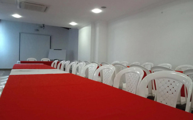 Hotel Calasanz Real