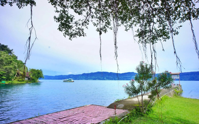 Pandu Lakeside Hotel Tuktuk