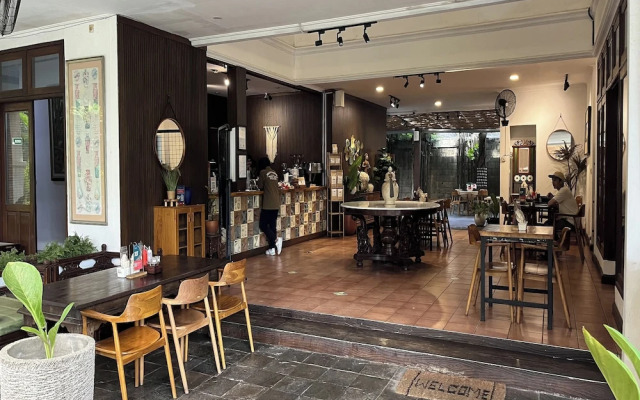 R Residence Jakarta