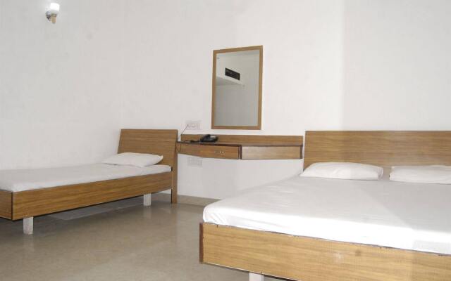 OYO 13365 Hotel Teg Royal