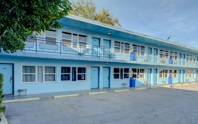 Leeward Motel By Capital O North Miami ...