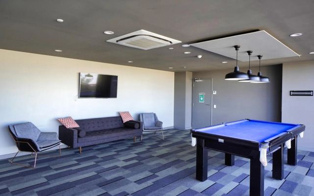 Luxury 2 Bedroom Apartment - Adelaide CBD