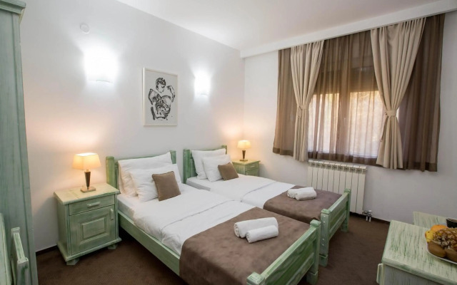 Hotel Trim