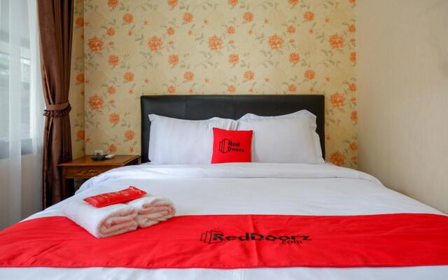 RedDoorz @ Jalan Majapahit Semarang