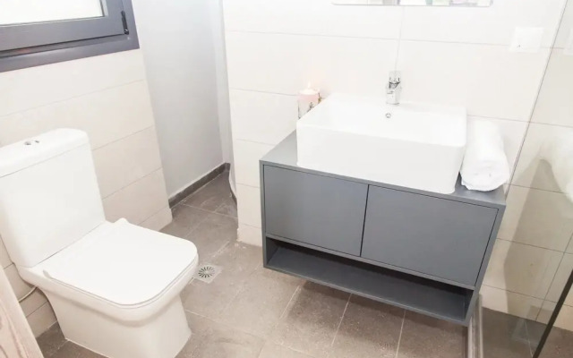 Central Brand New Studio Across Metro-C