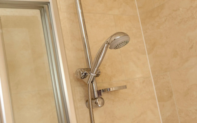 The Holyrood Road Residence - Rsa 120172