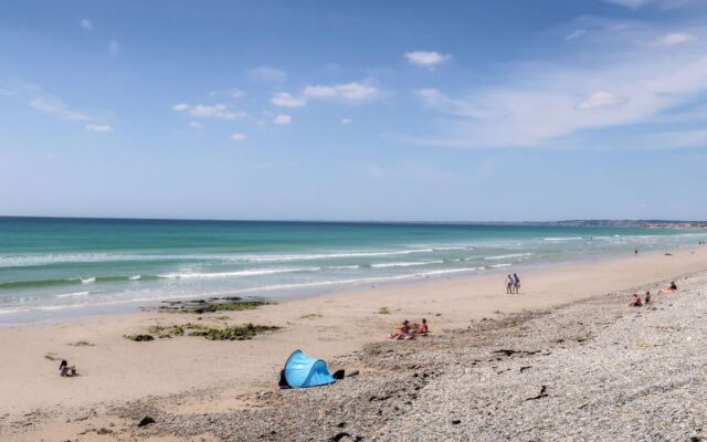 Les Volets Rouges (PEU101)