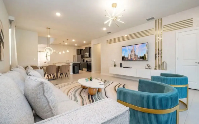 3961 Luxury 7BD Home