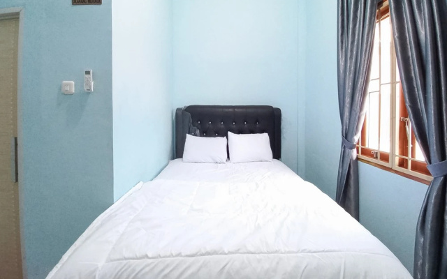 ReGa GuestHouse RedPartner – Guest Rooms – Pekanbaru
