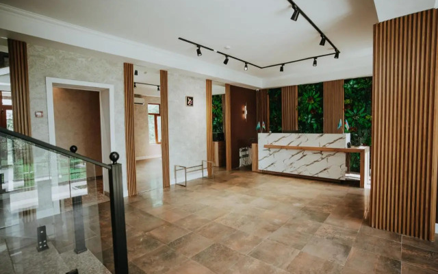 Lakeside Hotel & Spa