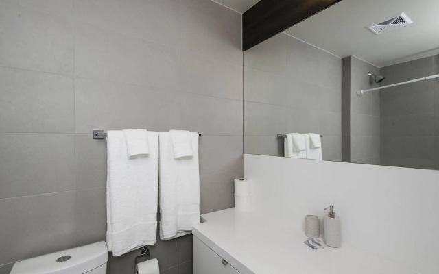 Velvet Stays – CN Tower and Convention Center