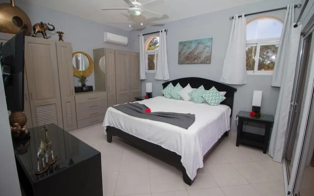 One of a Kind 6 Bedroom Luxury Villa