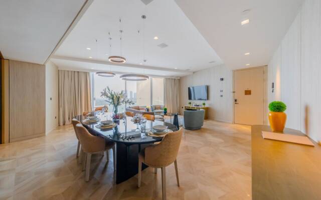 Platinium- FIVE Residences ?