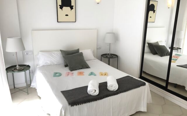 T&H Novelty 114 Family Apartment Salou