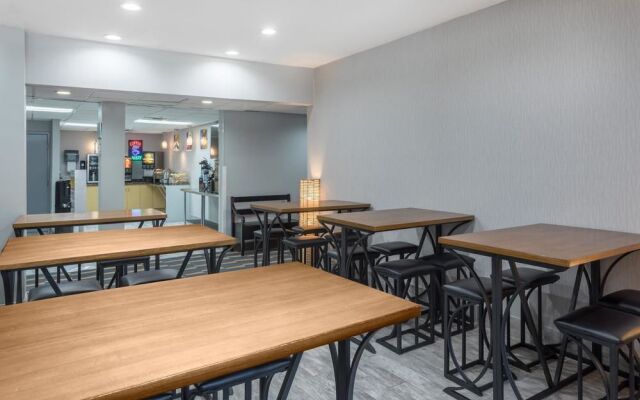 Microtel Inn & Suites By Wyndham Stockbridge/atlanta South