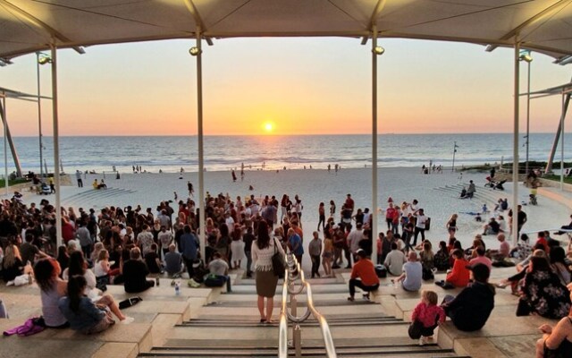 Scarborough Beach Front Resort Shell 13