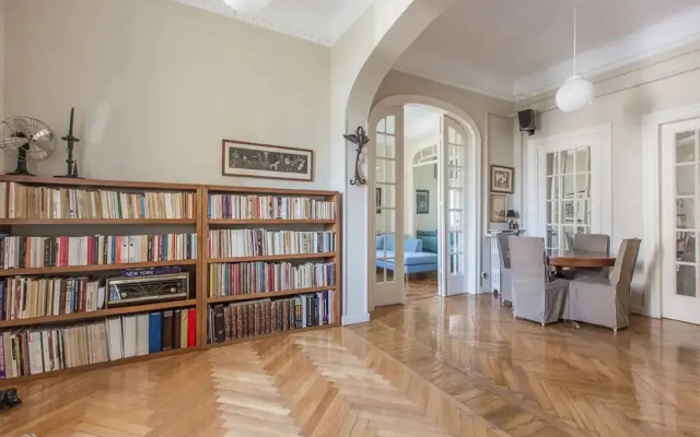 Spacious Apartment in Plaka Athens A3