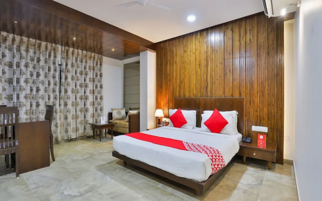 OYO 18585 Hotel Rajdhani