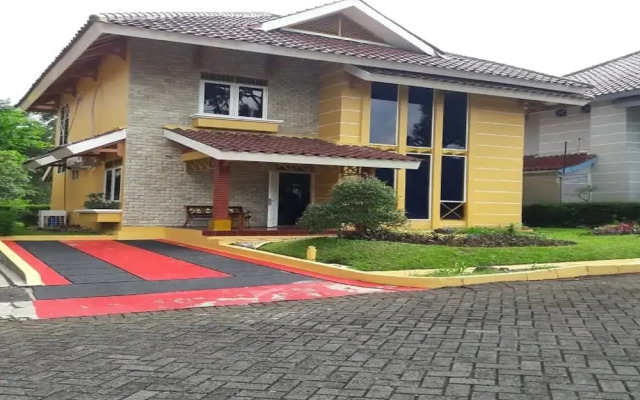 Villa Kota Bunga Allamanda
