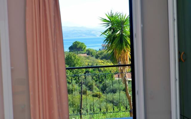 Alexandros Apartments