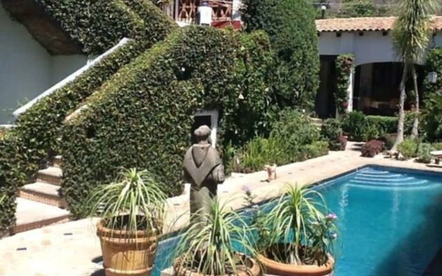 Casa Flores Bed & Breakfast