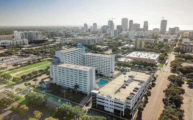 FRONTDESK The Wayland Apts Downtown St Pete