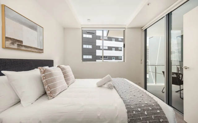 Chic West End Stay With Gym & Pool Access – Guest Rooms – Brisbane