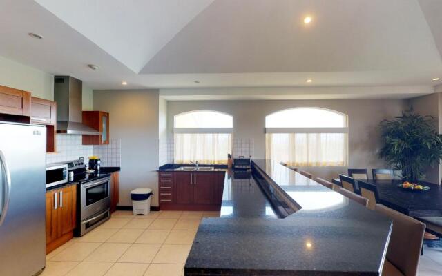 Peninsula 64 Penthouse