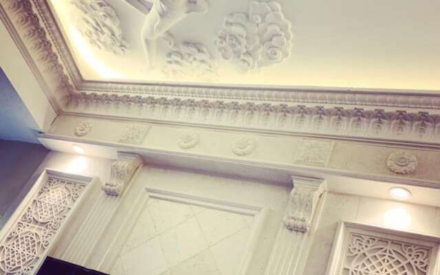 Elegance Hotel