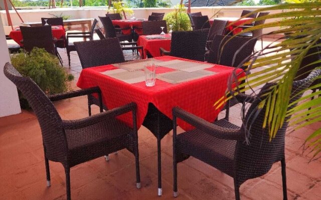 Lux Suites Diani Airstrip Villas