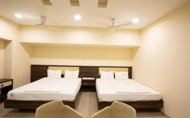 Ponnis Hotel