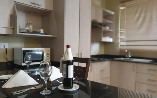 Serendib Suites & Conference Center